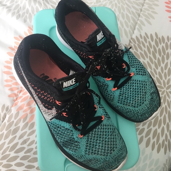 Nike Shoes - Nike Flyknits
